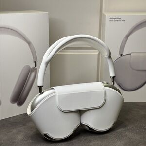 Apple AirPods Max in White with Case